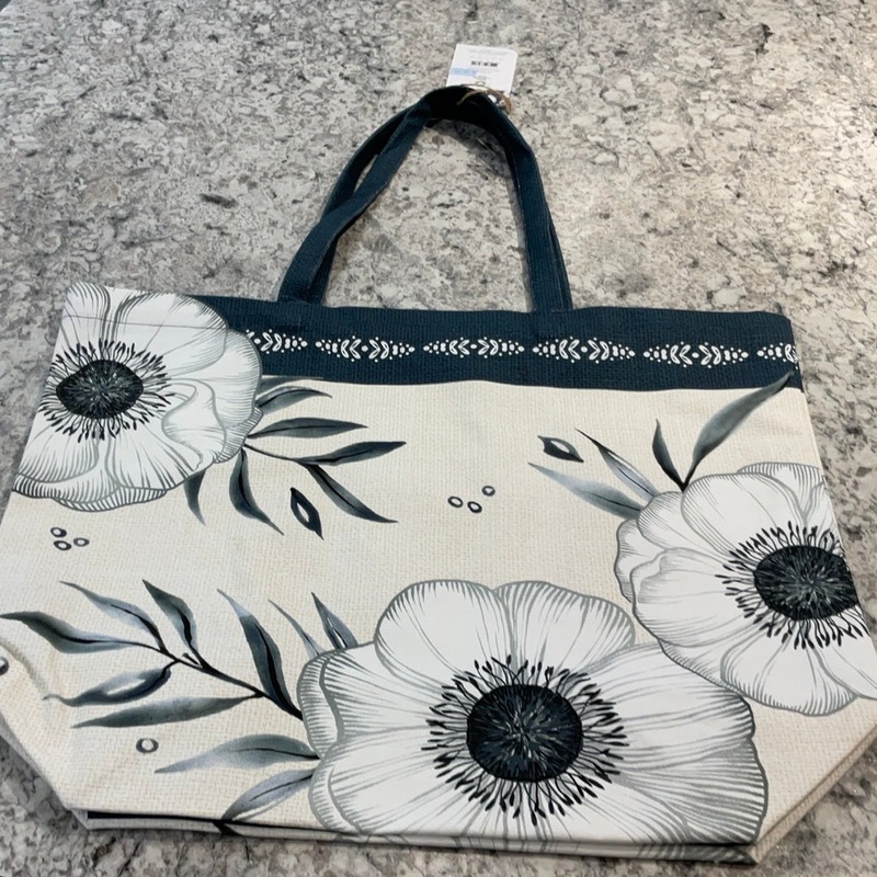 Market Bag, Holly Flower