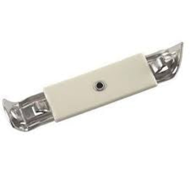 Magnetic can opener