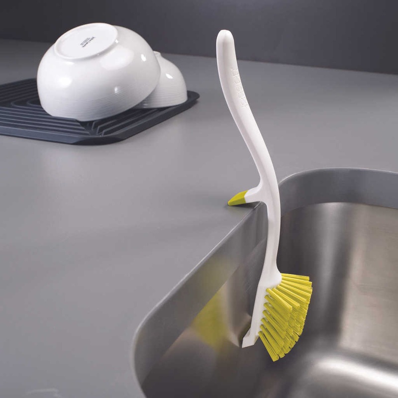 Cepillo de platos con gancho Edge Joseph Joseph