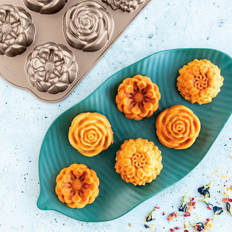 Molde Floral Cakelet Nordic Ware