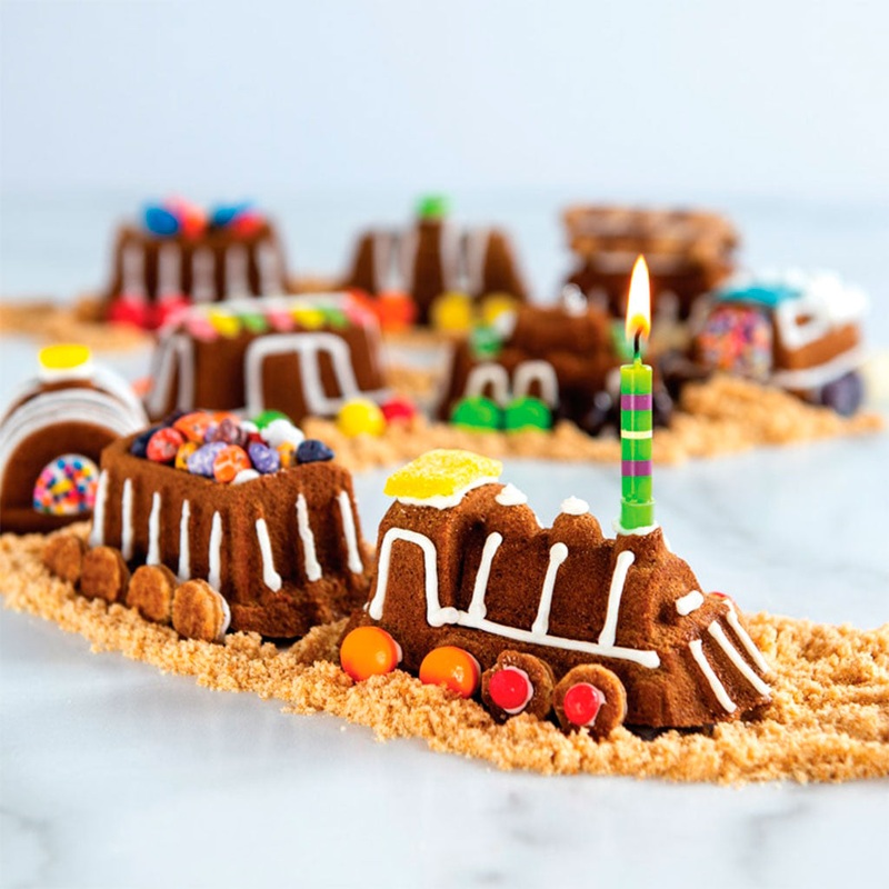 Molde Train Nordic Ware