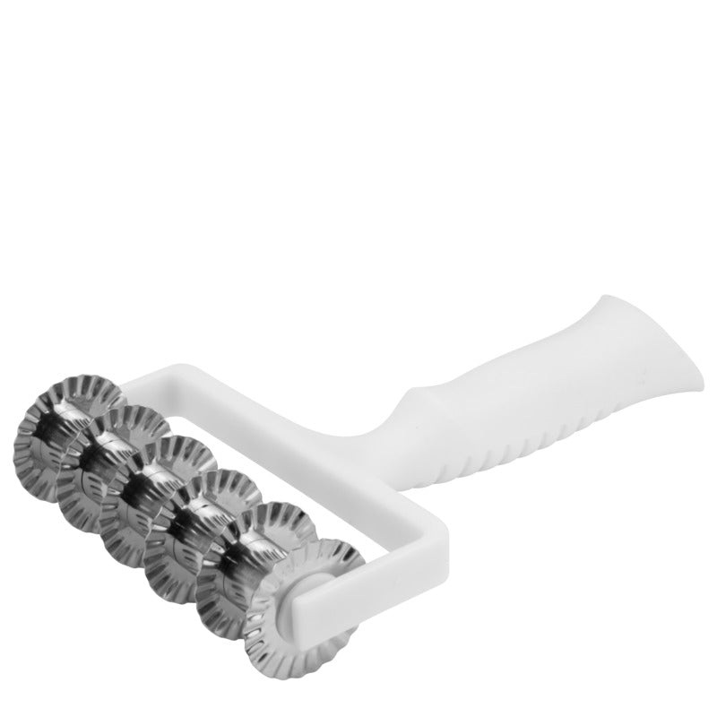 Pasta cutting roller with 6 blades