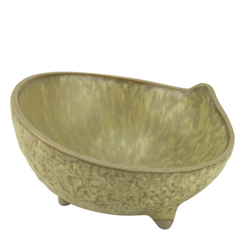 Akira slanted bowl with feet 18cm